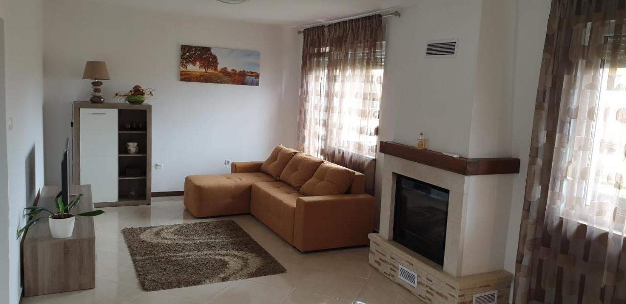 Apartman Lena Pula Exterior photo